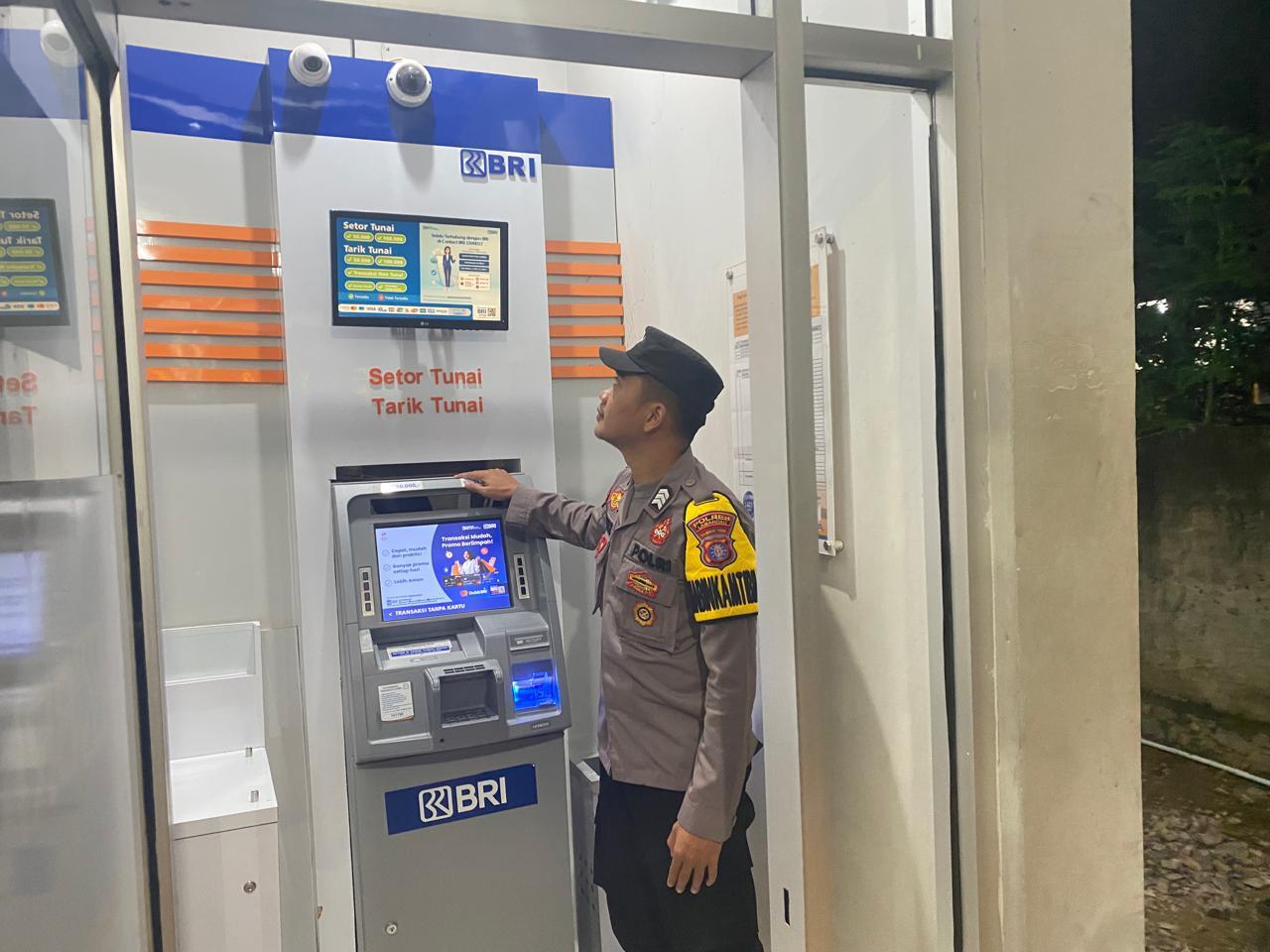 Piket Polsek Patroli ke Perbankan Atm