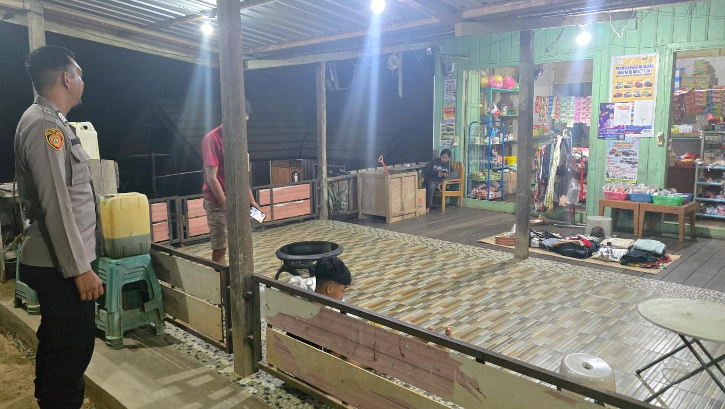 Personil Polsek Lamandau Sambang Ke Pedagang