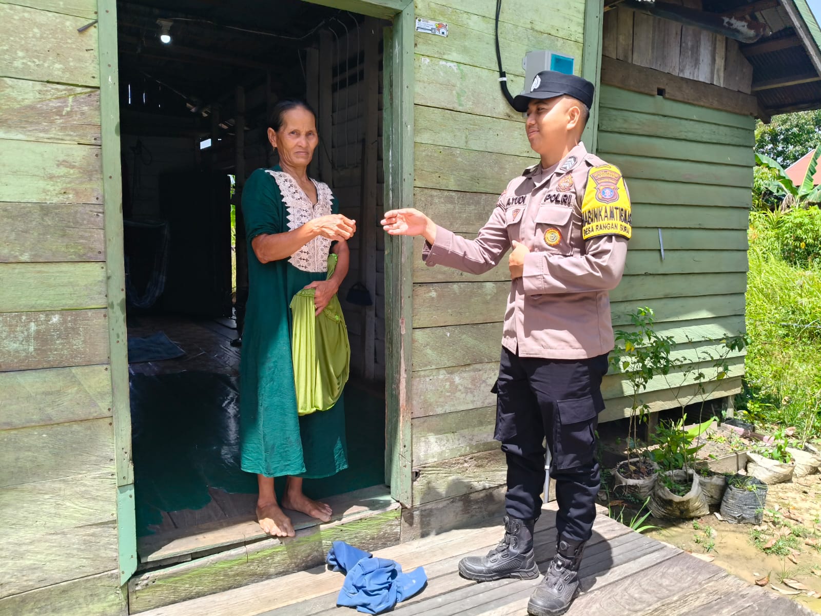 Cooling System Piket Polsek Marikit Sambang warga binaandi Kec Marikit.