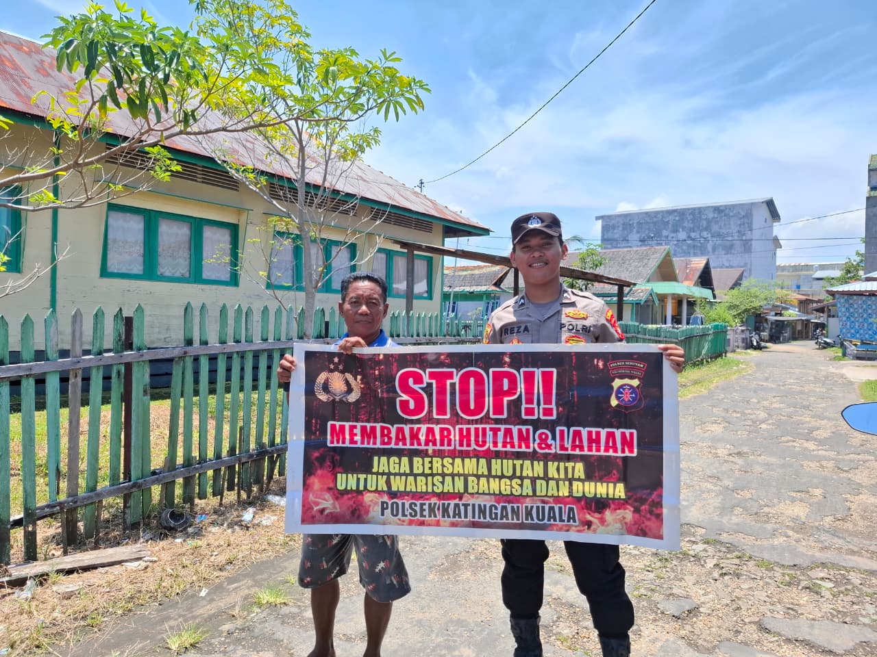 Polsek Katingan KualaBhabinkamtibmas Kel Pegatan Hilir Sosialisasi Himbauan tentang Karhutla Kepada petani.