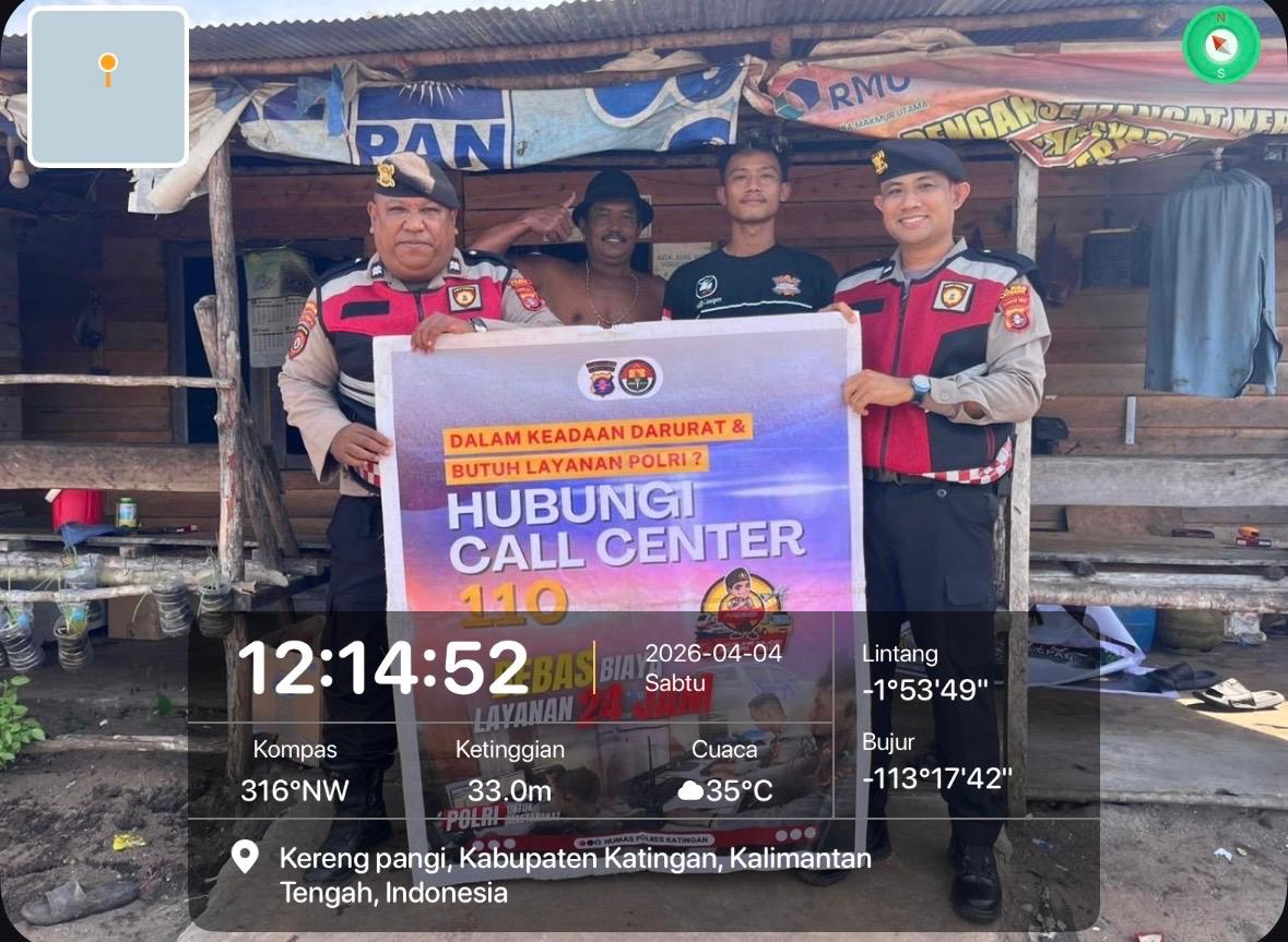 Personel Samapta Polres Katingan Sosialisasikan Call Center 110 Polri kepada Masyarakat Desa Hampalit olehPersonel Samapta Polres Katingan.