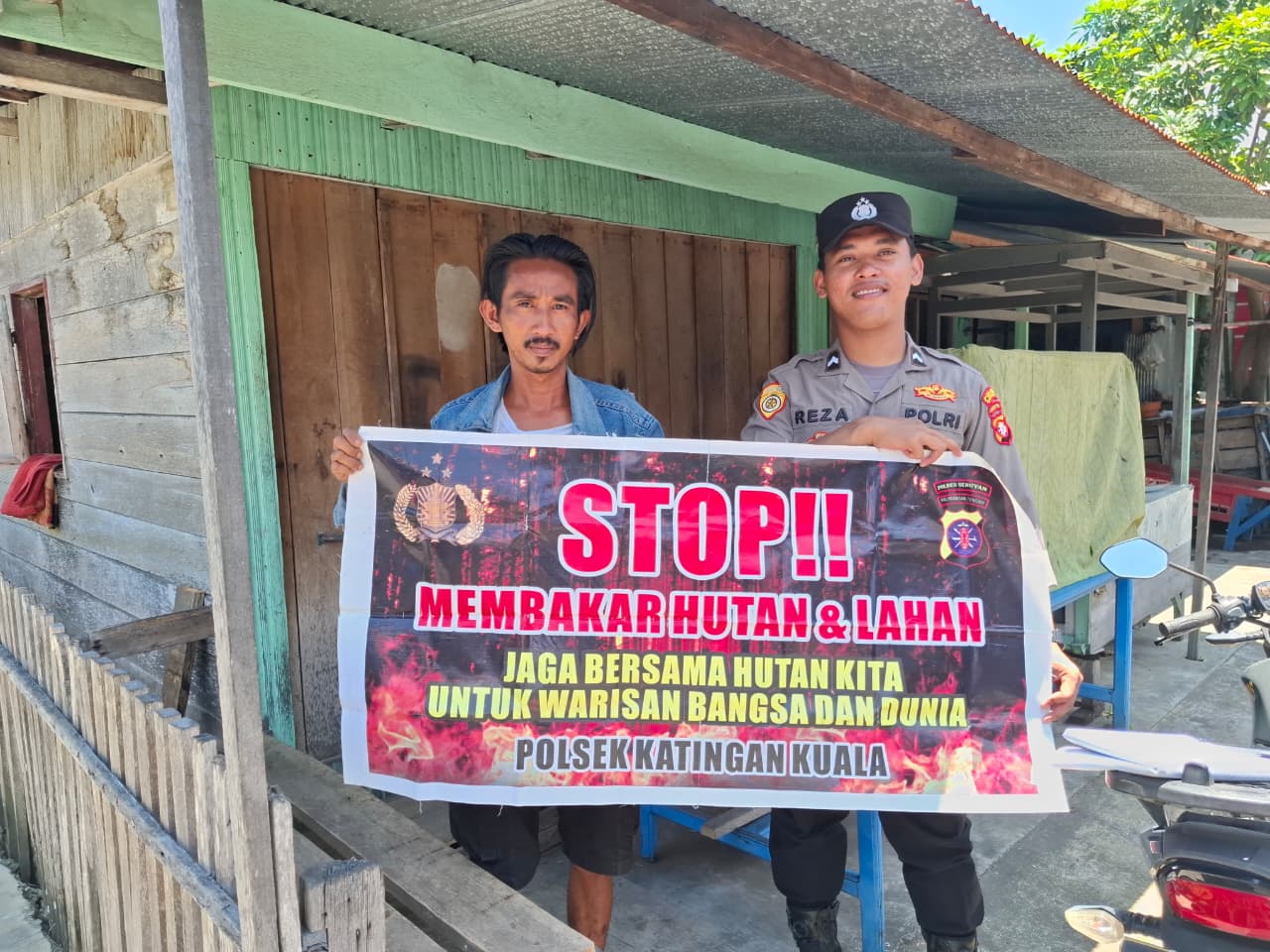 Polsek Katingan KualaBhabinkamtibmas Kel Pegatan Hilir Sosialisasi Himbauan tentang Karhutla Kepada petani.