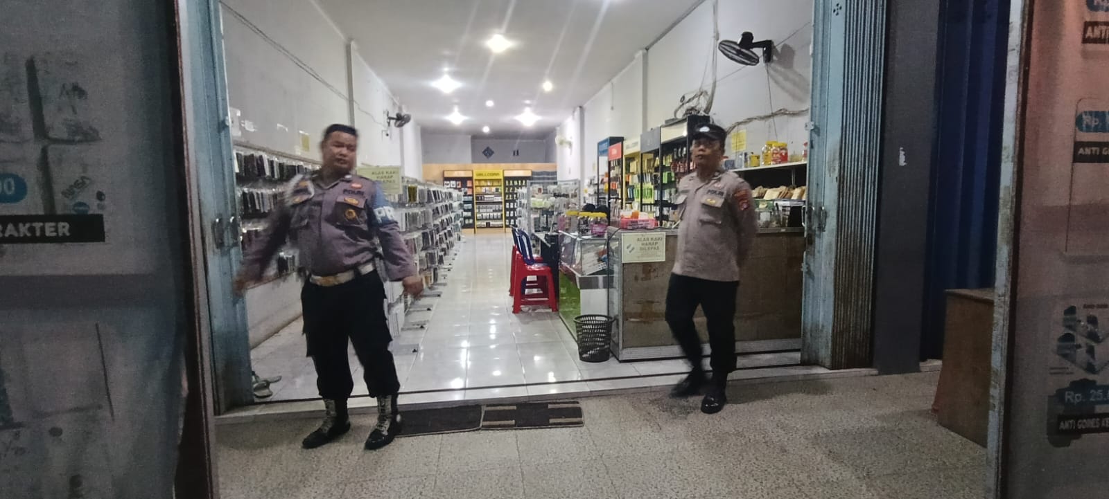 Personil Piket Polsek Bulik Laksanakan Patroli Pertokoan
