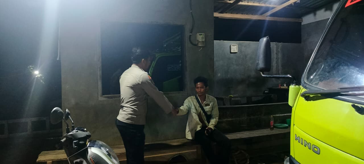 Jalin Kedekatan, Personel Polsek Lamandau Sambangi kerumah Warga