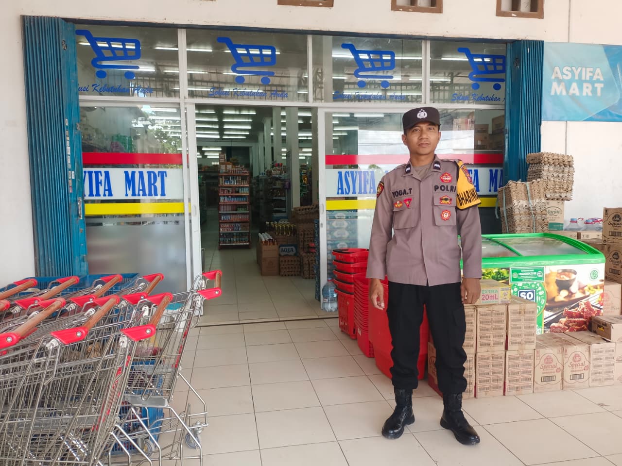 Cegah Gangguan Kamtibmas, Piket Polsek Sematu Jaya Patroli ke Pertokoan