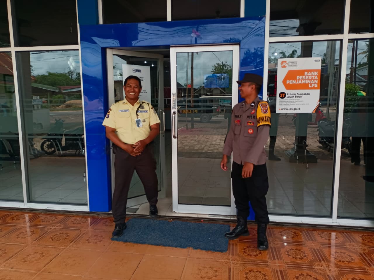 Piket Polsek Patroli dan Silaturahmi dengan Satpam Bank BRI