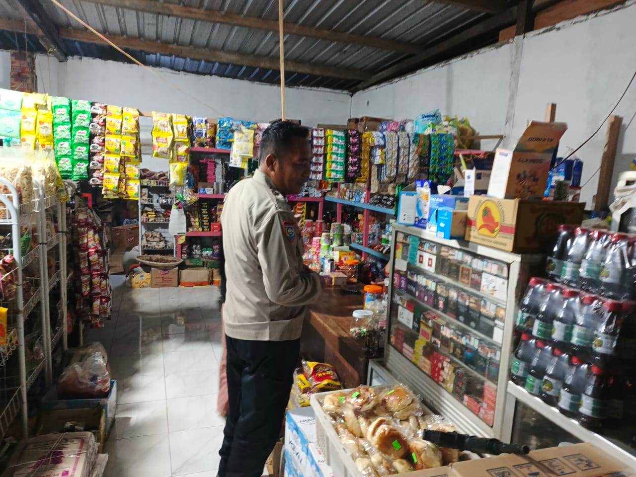 Piket Polsek Lamandau sambang dan Silaturahmi Ke Pedagang