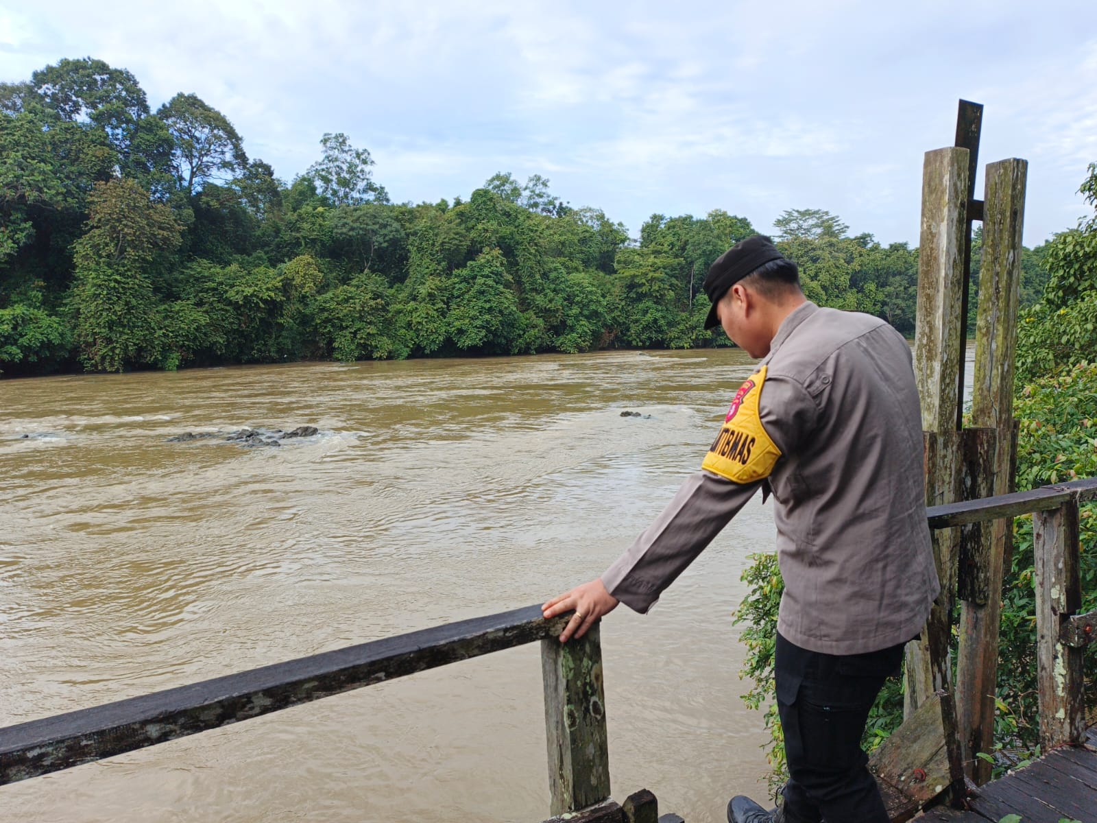 Piket Polsek Cek Debit Air Sungai Lamandau