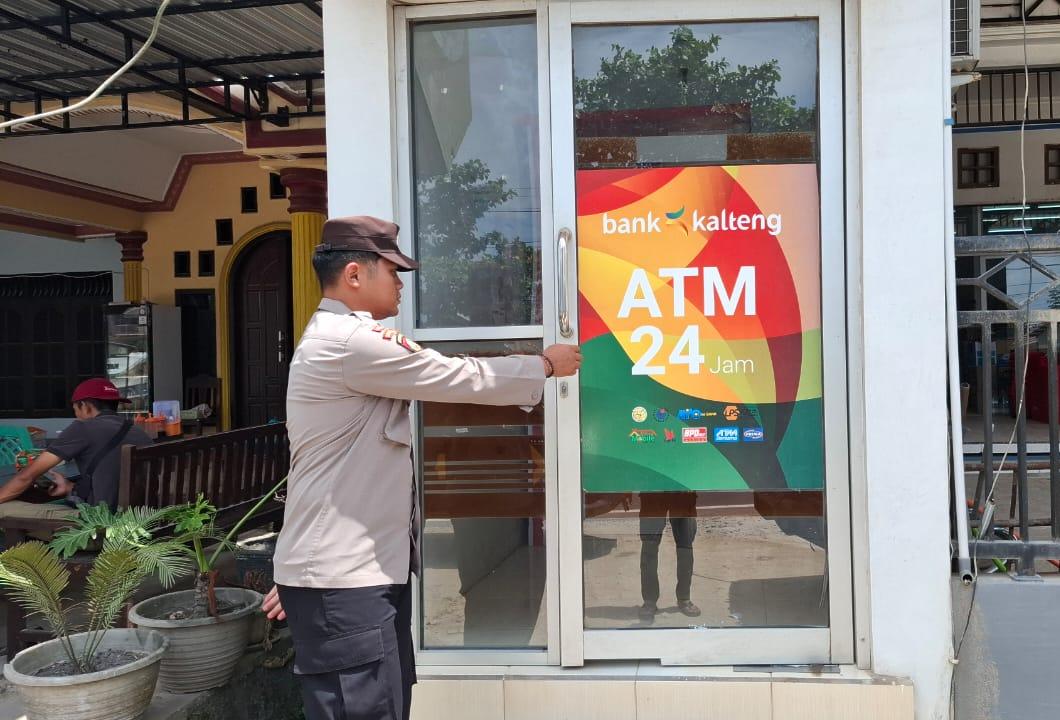 Kapolsek Sematu Jaya IPDA Eko Haryanto, S.H. mengatakan patroli merupakan kegiatan rutin baik siang maupun malam hari tersebut guna mencegah terjadinya tindak pidana untuk mewujudkan situasi kamtibmas yang aman dan kondusif.