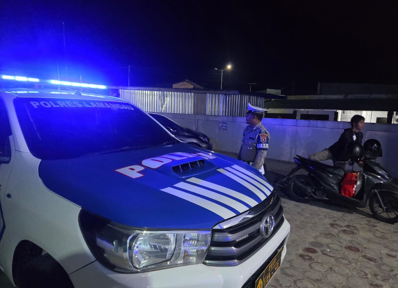 Piket Lantas Patroli Blue Light Polres Lamandau di Malam Hari