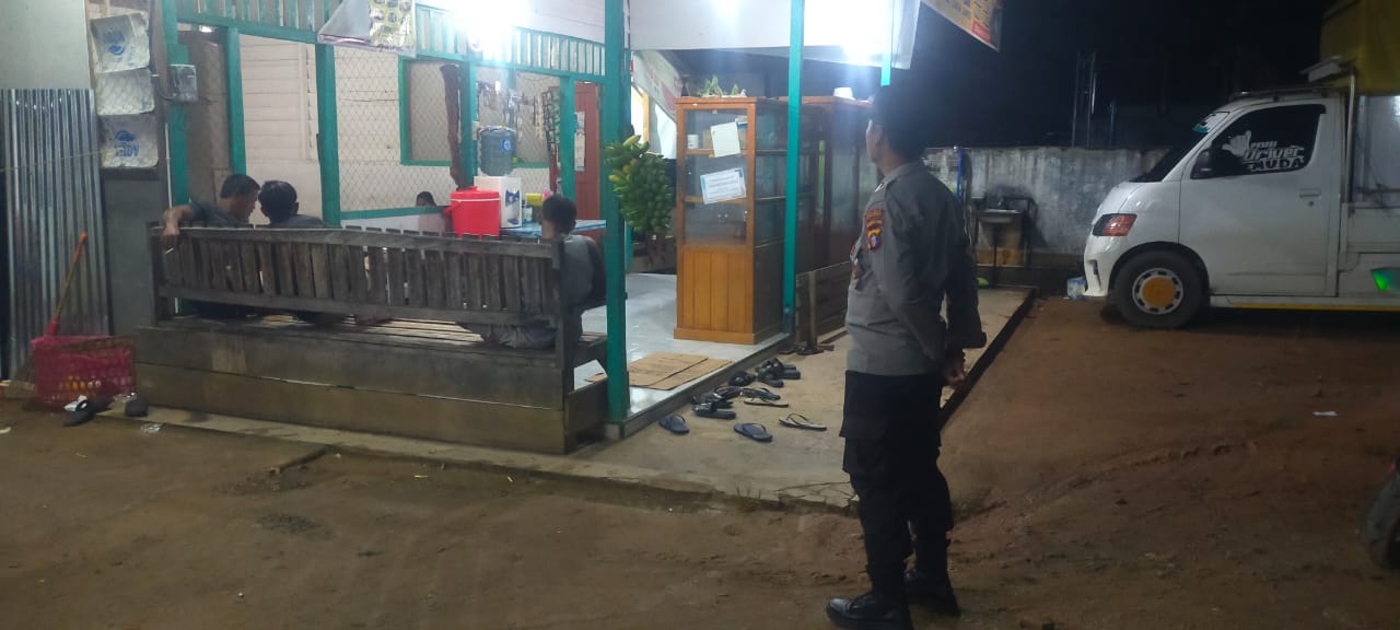 Piket Polsek Delang melaksanakan Silaturahmi ke warga masyarakat