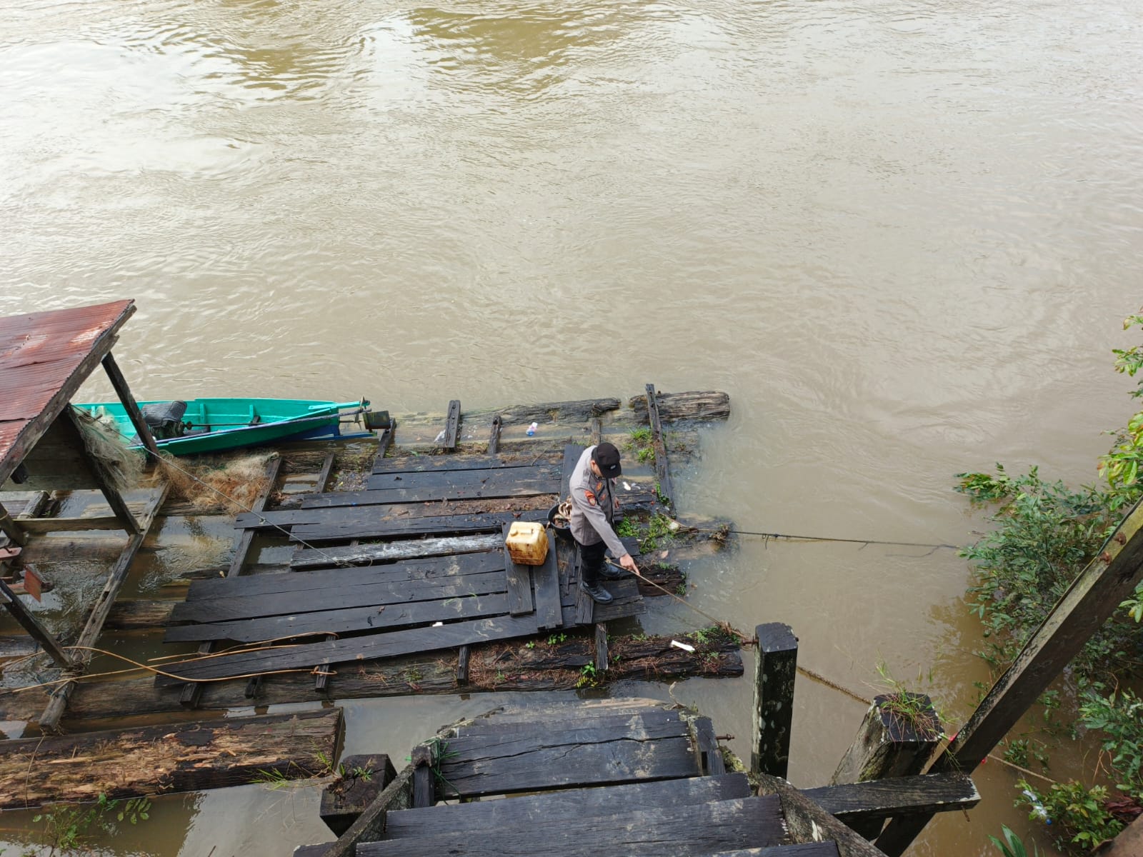 Piket Polsek Cek Debit Air Sungai Lamandau