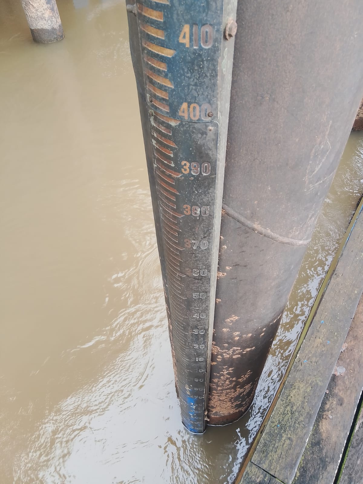 Piket Polsek Bulik Cek debit air di Kelurahan Nanga Bulik