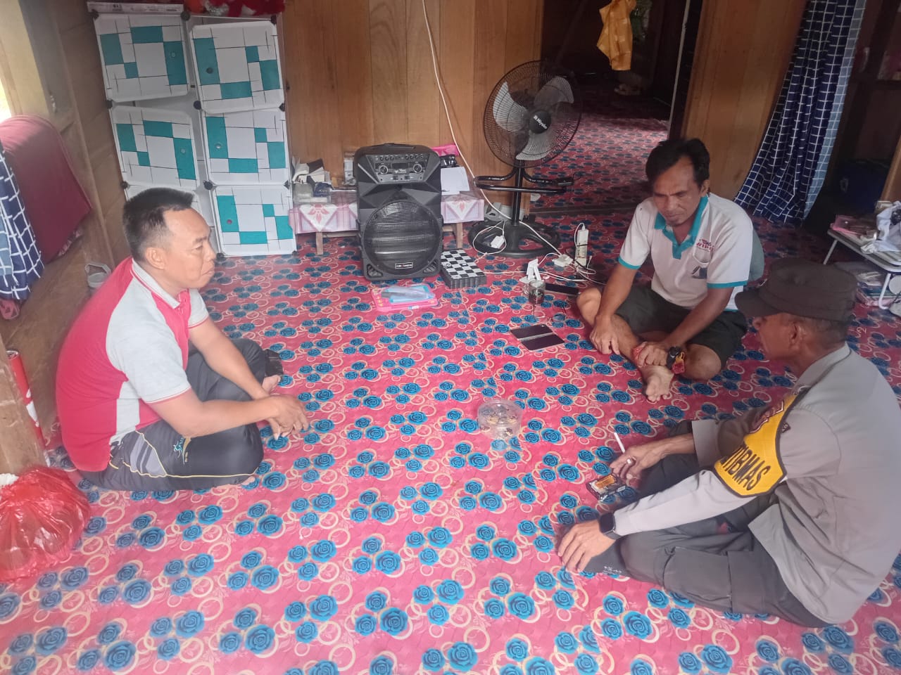 Bhabinkamtibmas Polsek Teweh Timur Sambangi Warga Desa Benangin II, Sampaikan Pesan Kamtibmas