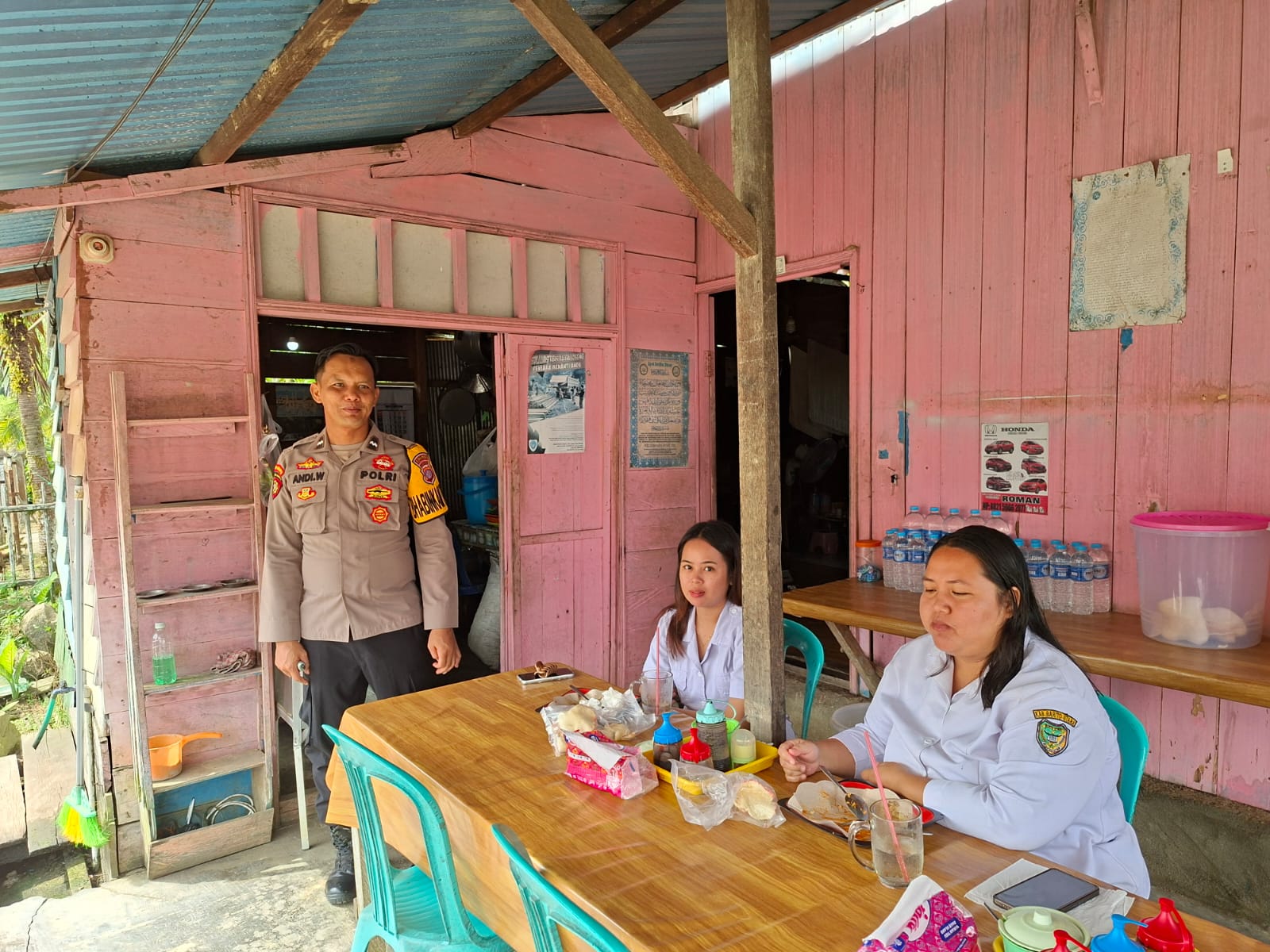 Bhabinkamtibmas Polsek Teweh Timur Laksanakan Sambang dan Dialogis di Desa Benangin I