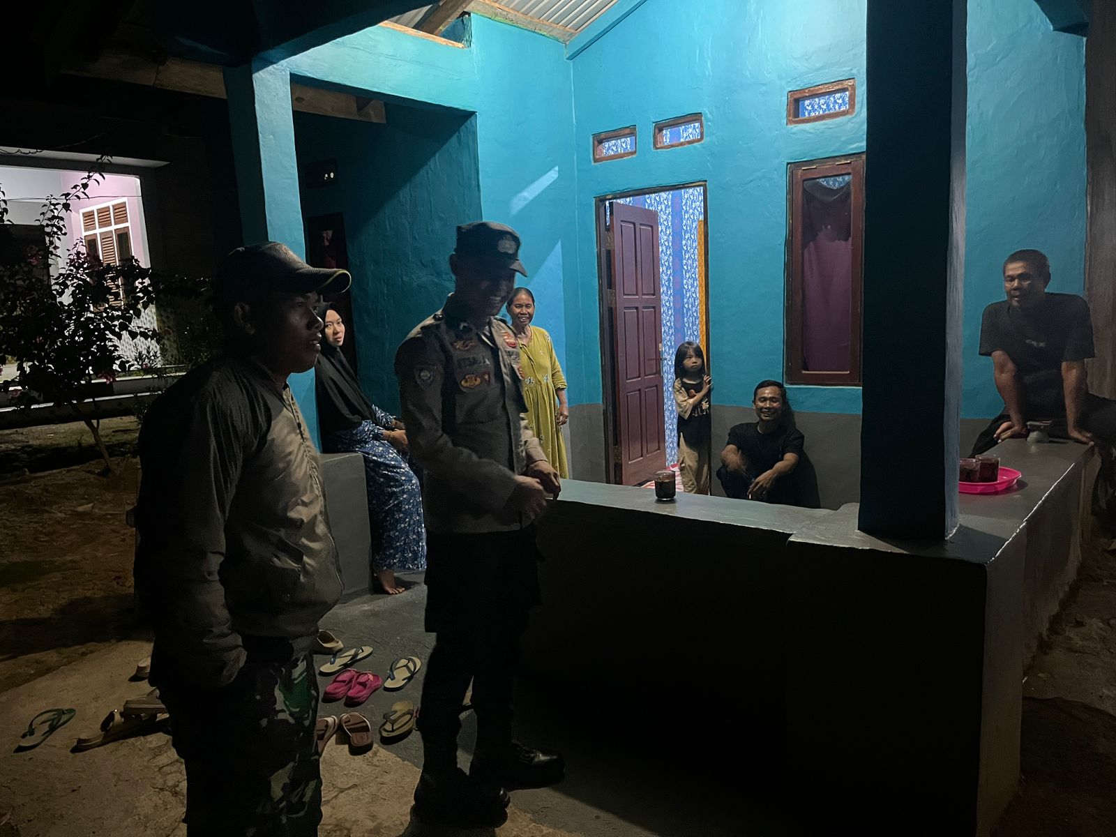 Jalin Kedekatan, Personel Polsek Lamandau Sambangi kerumah Warga