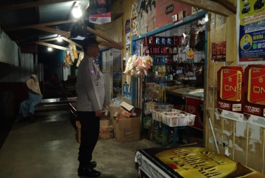 Piket Polsek laksanakan Patroli di Pasar di Wilkum Polsek Delang