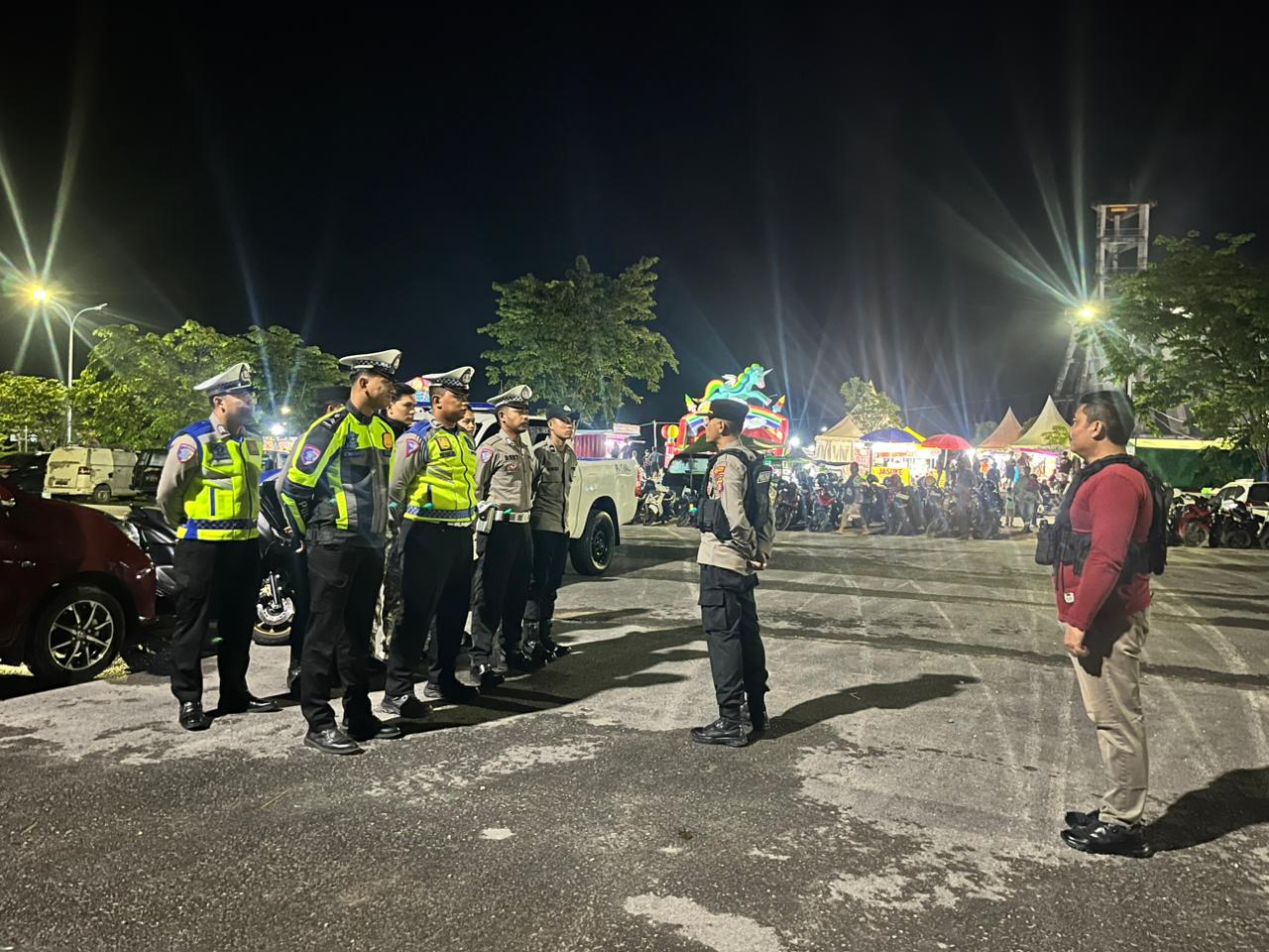 Polres Lamandau Laksanakan Pengamanan Bazar UMKM Vol. II di Alun-alun Kota Nanga Bulik