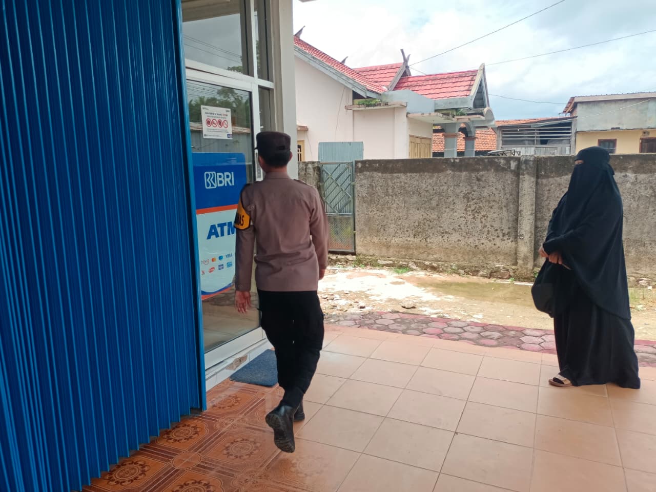 Sematu Jaya, Dalam rangka menjamin salah satu aktifitas warga dalam memenuhi kebutuhan sehari hari, anggota patroli Polsek Sematu Jaya melaksanakan patroli ke Megamart yang ada di wilayah Polsek Sematu Jaya