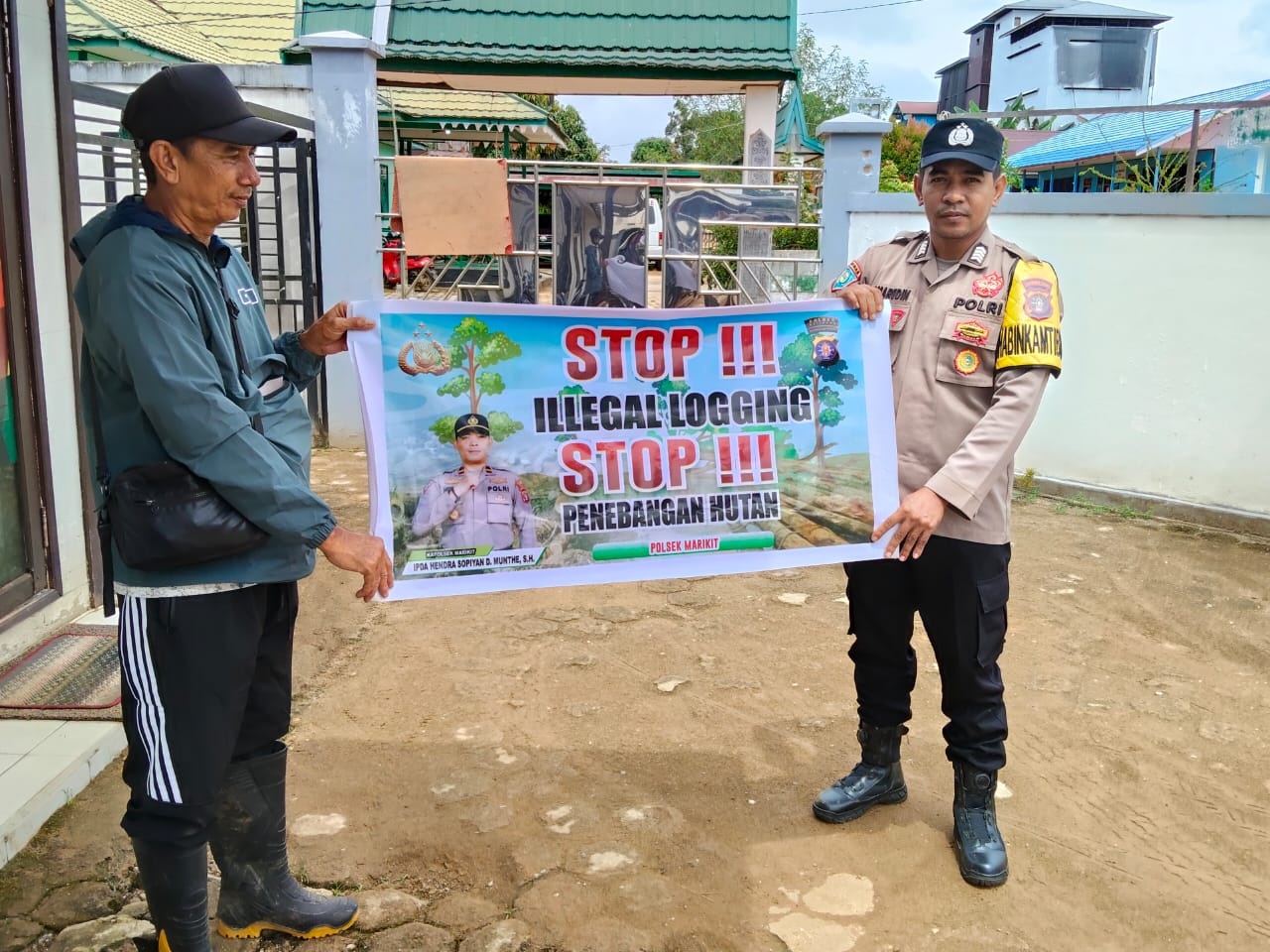 Polsek Marikit melaksanakan giat Sosialisasi Ilegal Logging kepada Masyarakat Desa Tumbang Hiran Kec. Marikit