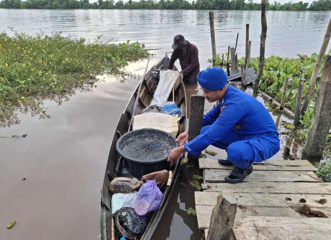 ‎Polisi Sebagai Penolong Masyarakat: Pelayanan Prima di Tengah Kesulitan