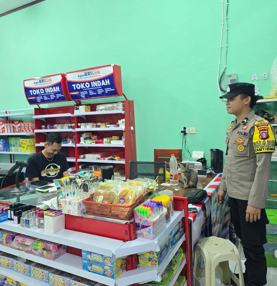 Melalui Silaturahmi, Personel Polsek Lamandau Kenalkan Layanan Darurat 110 kepada Masyarakat