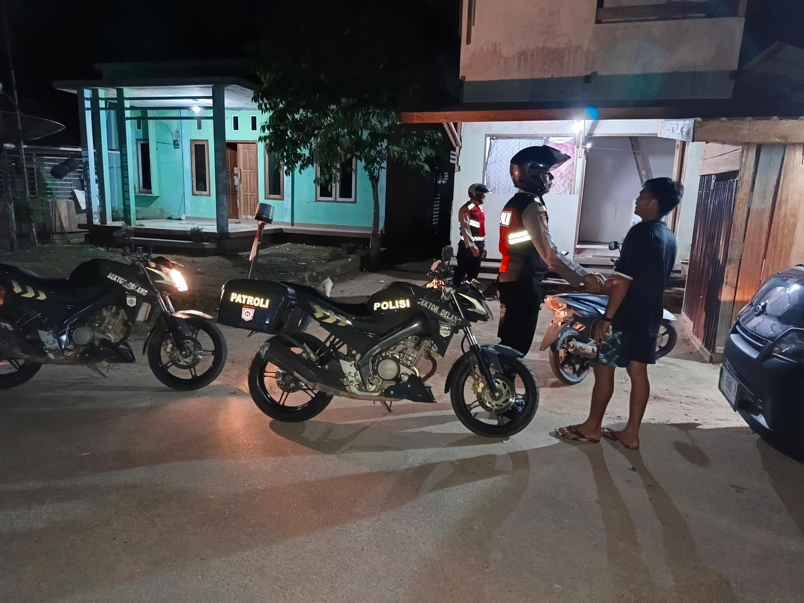 Piket Polsek Delang melaksanakan Silaturahmi ke warga masyarakat