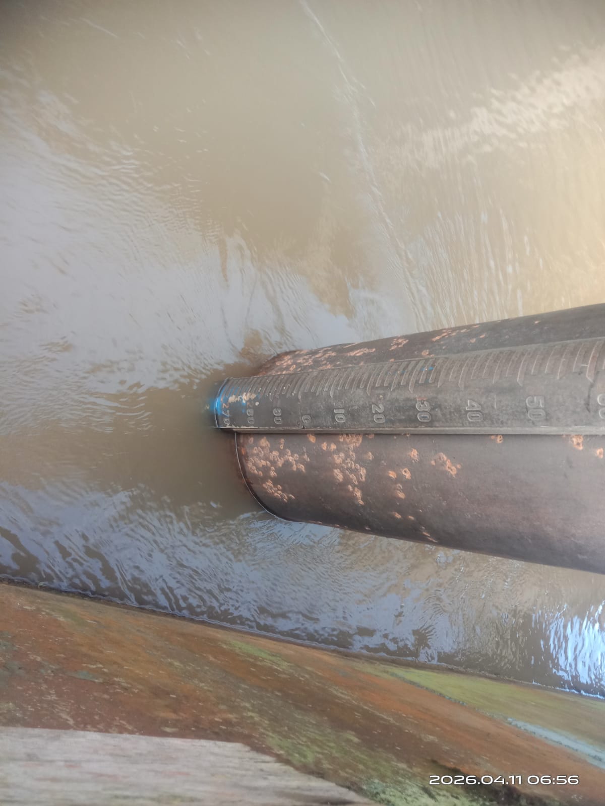 Piket Polsek Bulik Cek debit air di Kelurahan Nanga Bulik