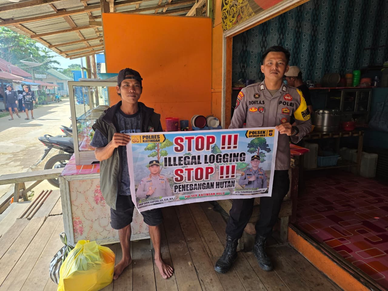 Upaya Pencegahan Penebangan Hutan secara Liar (Ilegal Logging), Bhabinkamtibmas sosialisasi kepada masyarakat.