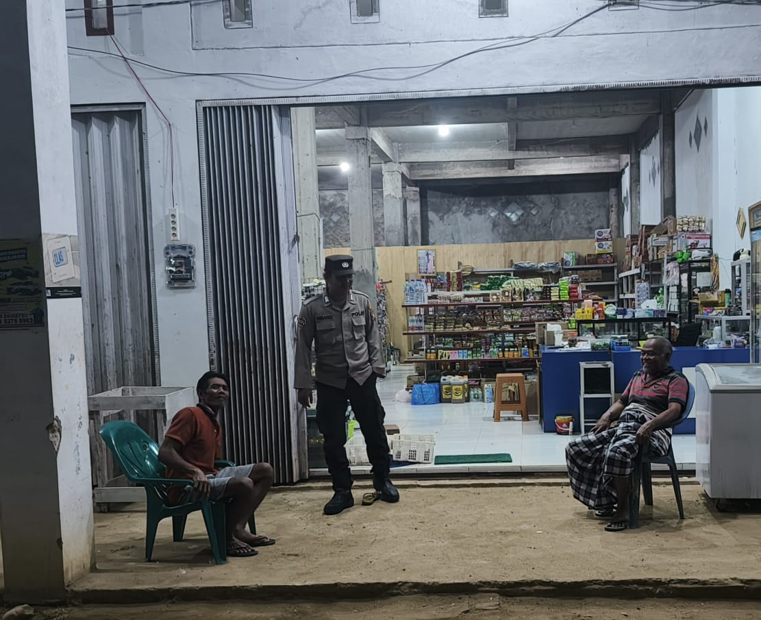 Piket Polsek Delang melaksanakan Silaturahmi ke warga masyarakat