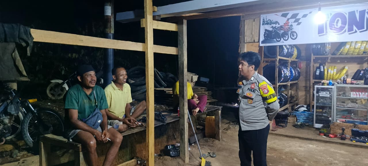 Sambang Bengkel Warga, Personel Piket Polsek Lamandau Ingatkan Pentingnya Kamtibmas