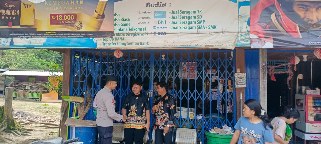 Melalui Silaturahmi, Bhabinkamtibmas Polsek lamandau Kenalkan Layanan Polisi 110