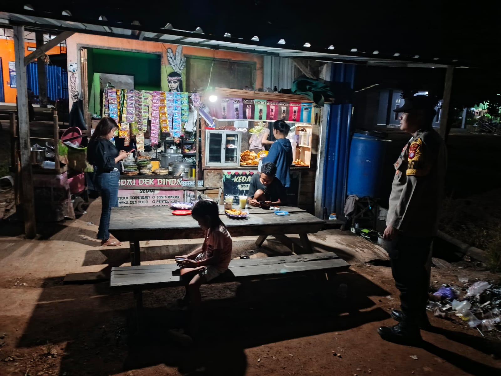 Piket Polsek Lamandau sambang dan Silaturahmi Ke Pedagang