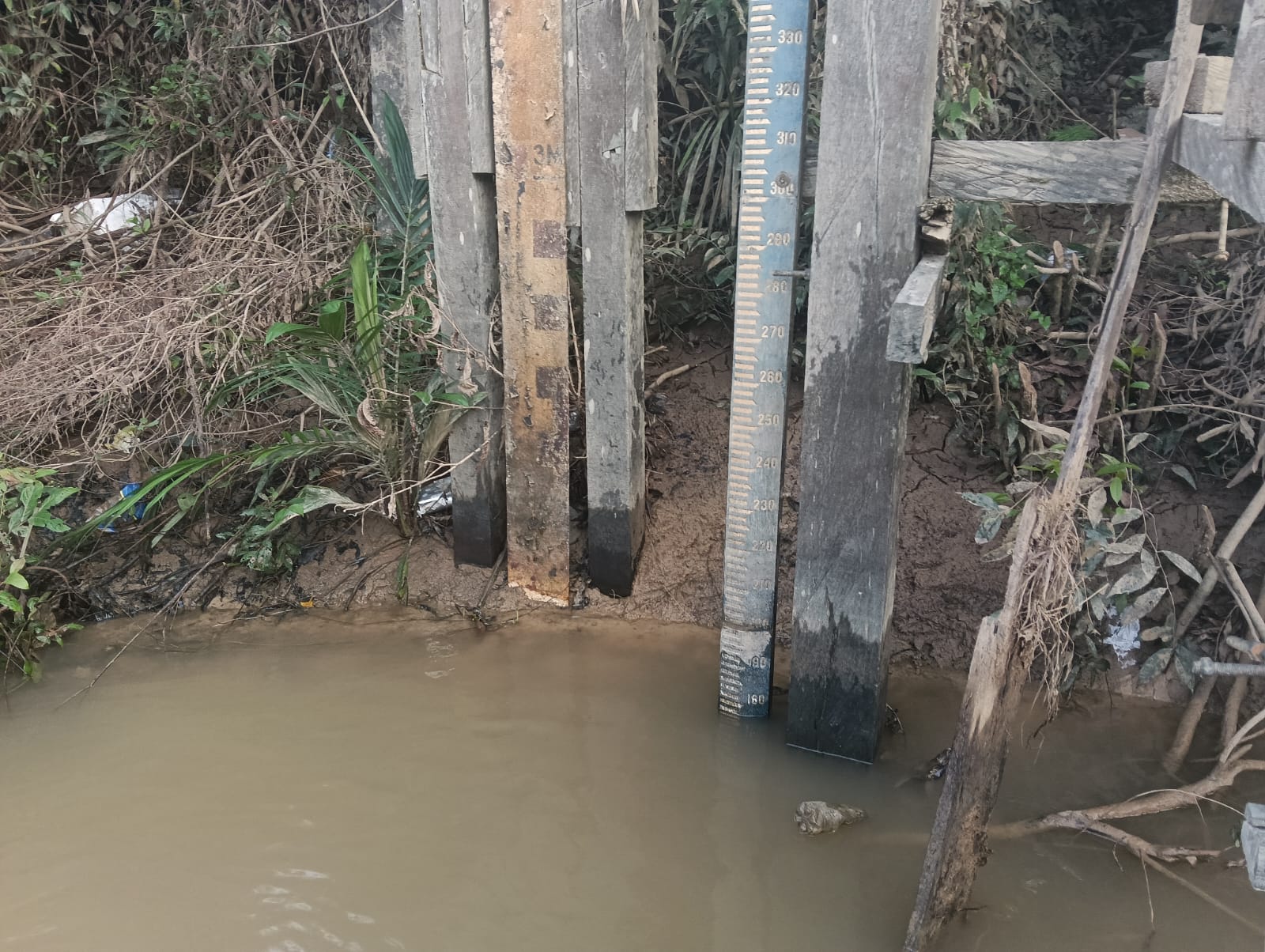 Piket Polsek Cek Debit Air Sungai Lamandau