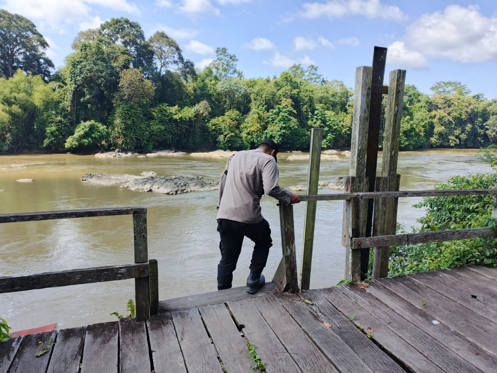Piket Polsek Cek Debit Air Sungai Lamandau