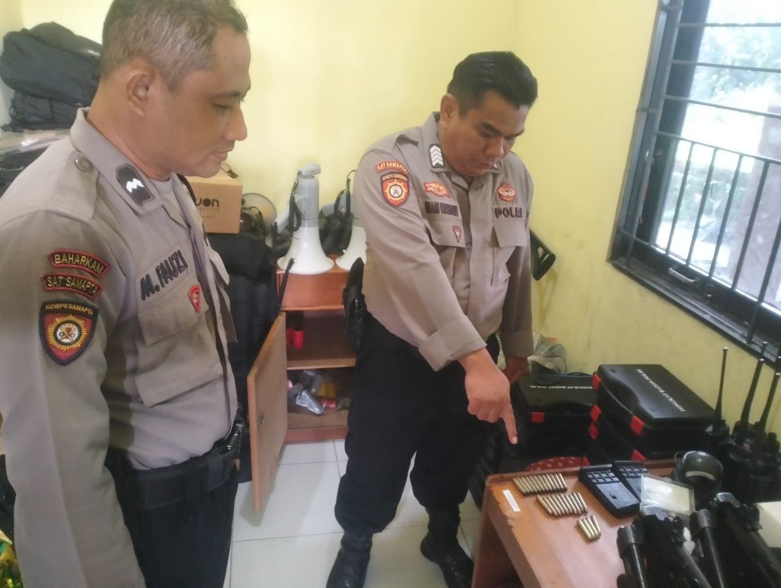 Personel Samapta Laksanakan Serah Terima Piket Jaga Mako dan Inventaris Penjagaan.