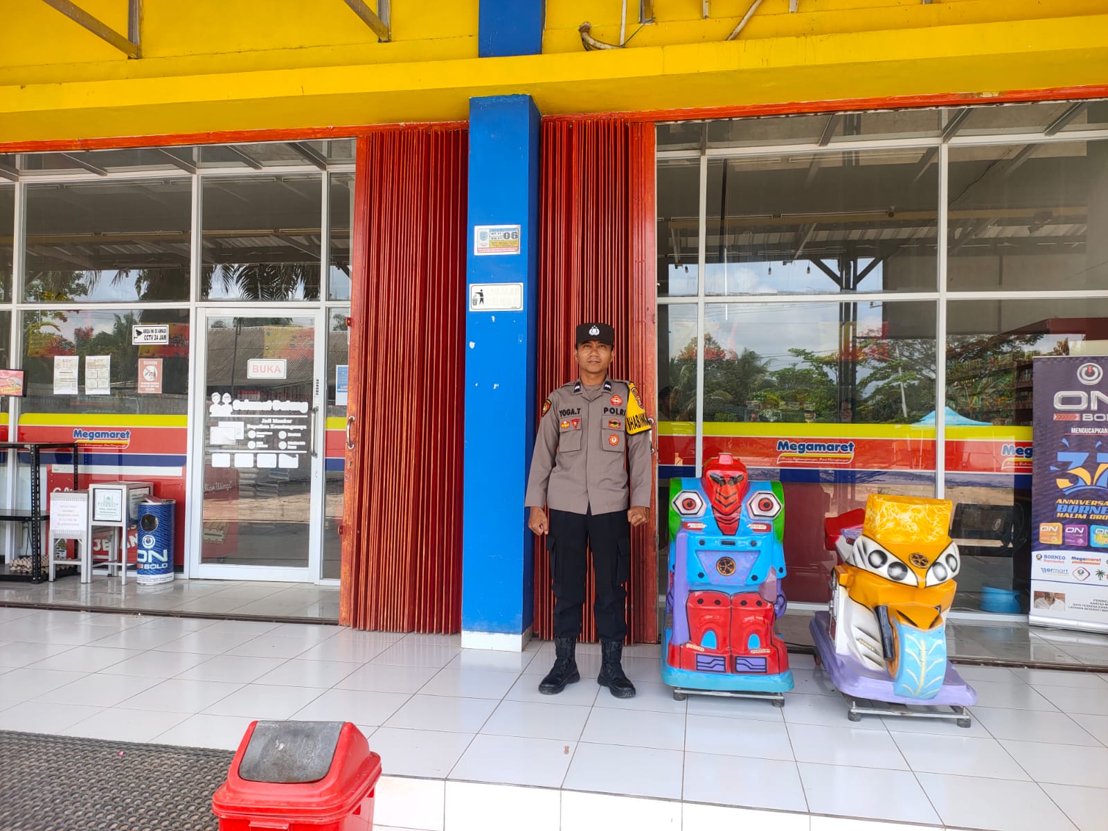 Sematu Jaya, Dalam rangka menjamin salah satu aktifitas warga dalam memenuhi kebutuhan sehari hari, anggota patroli Polsek Sematu Jaya melaksanakan patroli ke Megamart yang ada di wilayah Polsek Sematu Jaya