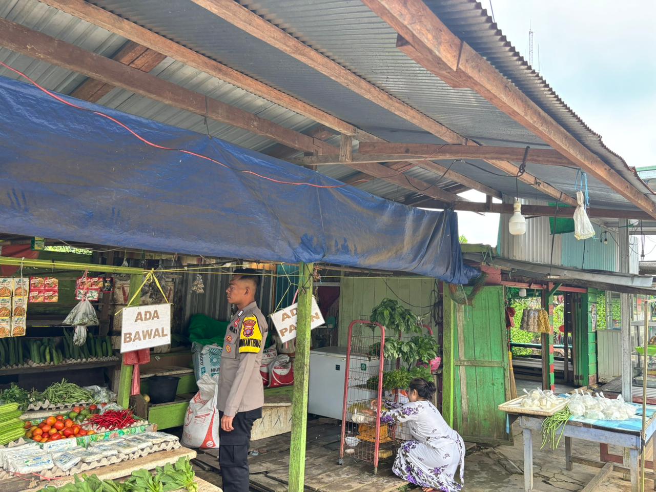 Piket Polsek laksanakan Patroli di Pasar di Wilkum Polsek Delang