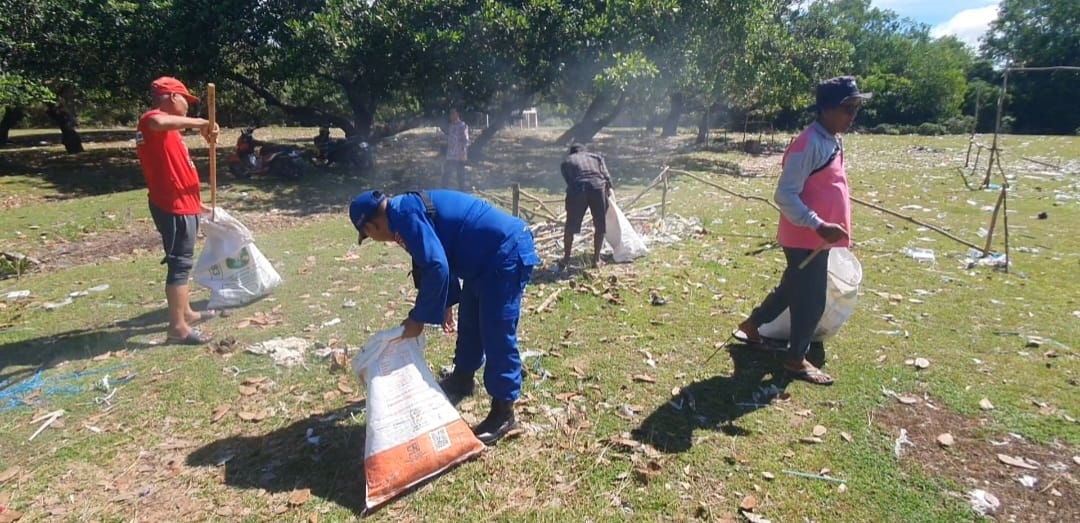 Lingkungan Bersih Dan Sehat, Ditpolairud Bersihkan Sampah Dipantai Kempeng Pegatan Das Katingan