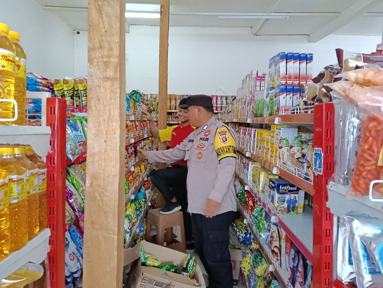 Kapolsek Sematu Jaya IPDA Eko Haryanto, S.H. mengatakan patroli merupakan kegiatan rutin baik siang maupun malam hari tersebut guna mencegah terjadinya tindak pidana untuk mewujudkan situasi kamtibmas yang aman dan kondusif.