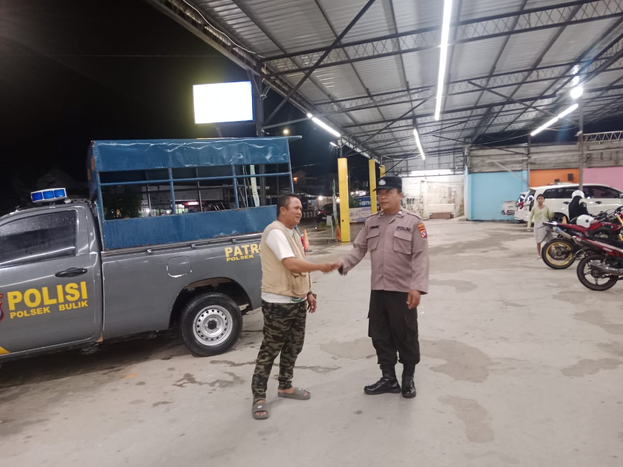 Piket Polsek Bulik melaksanakan sambang dan Silaturahmi kemasyarakat