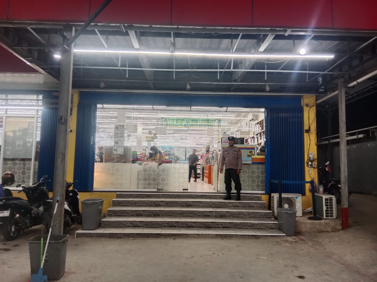 Piket Patroli Polsek Bulik Sambangi Toko Alfamart di Wilkum Guna Cegah Gangguan Kamtibmas