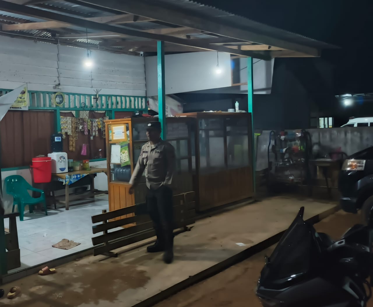Piket Polsek Delang Sambangi Pedagang, Jalin Kedekatan dengan Masyarakat