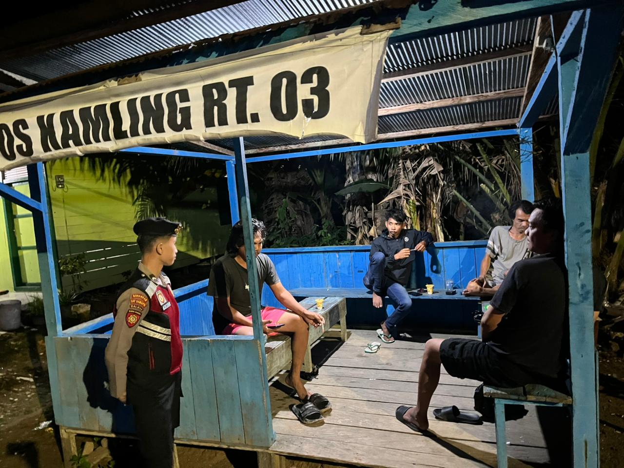 Piket Sat Samapta Polres Lamandau Patroli Malam dan Sambangi Remaja yang Nongkrong untuk Cegah Gangguan Kamtibmas