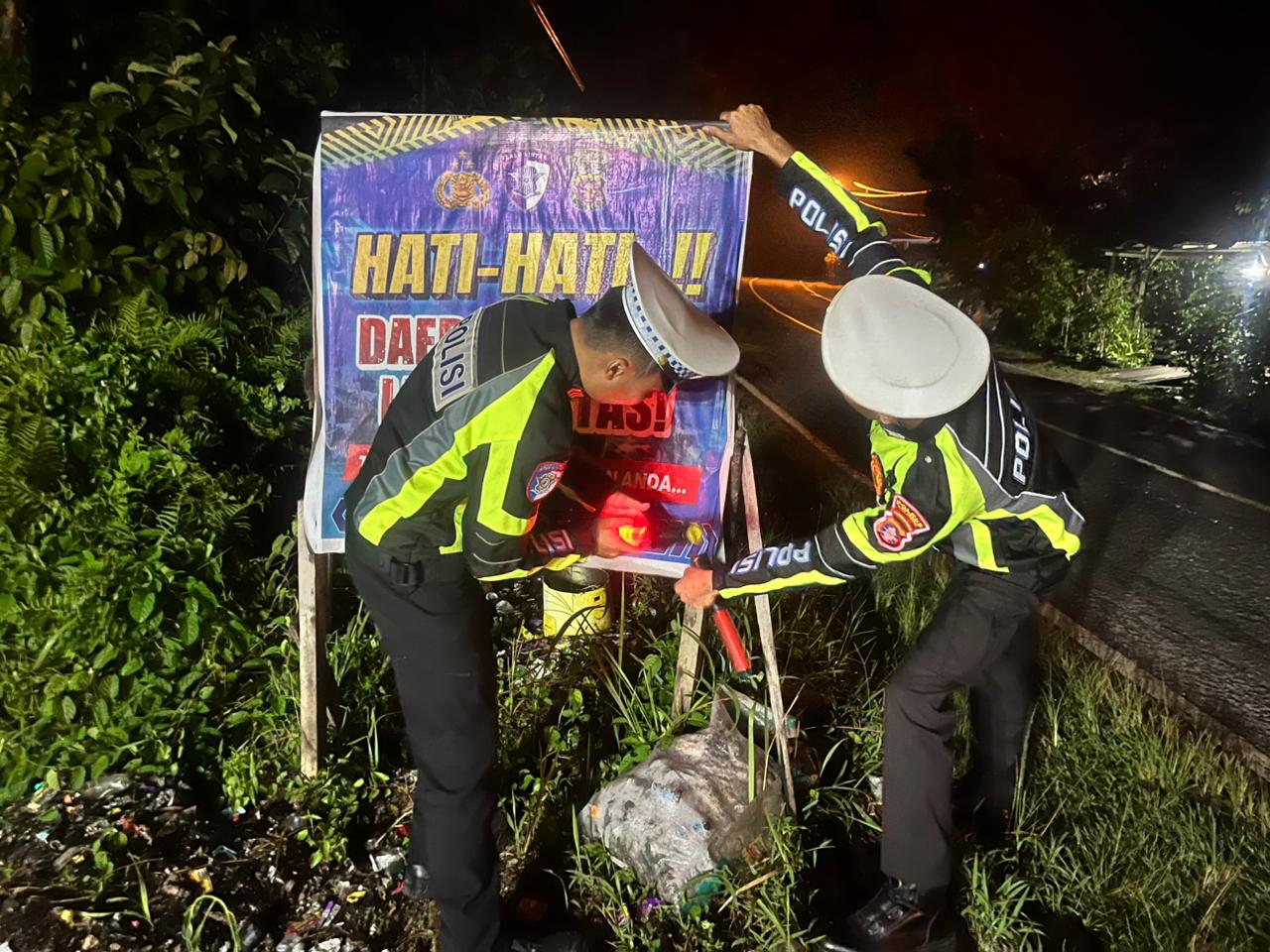 Satlantas Polres Katingan Pasang Spanduk Himbauan Rawan Laka Lantas, Ajak Masyarakat Tertib Berlalu Lintas