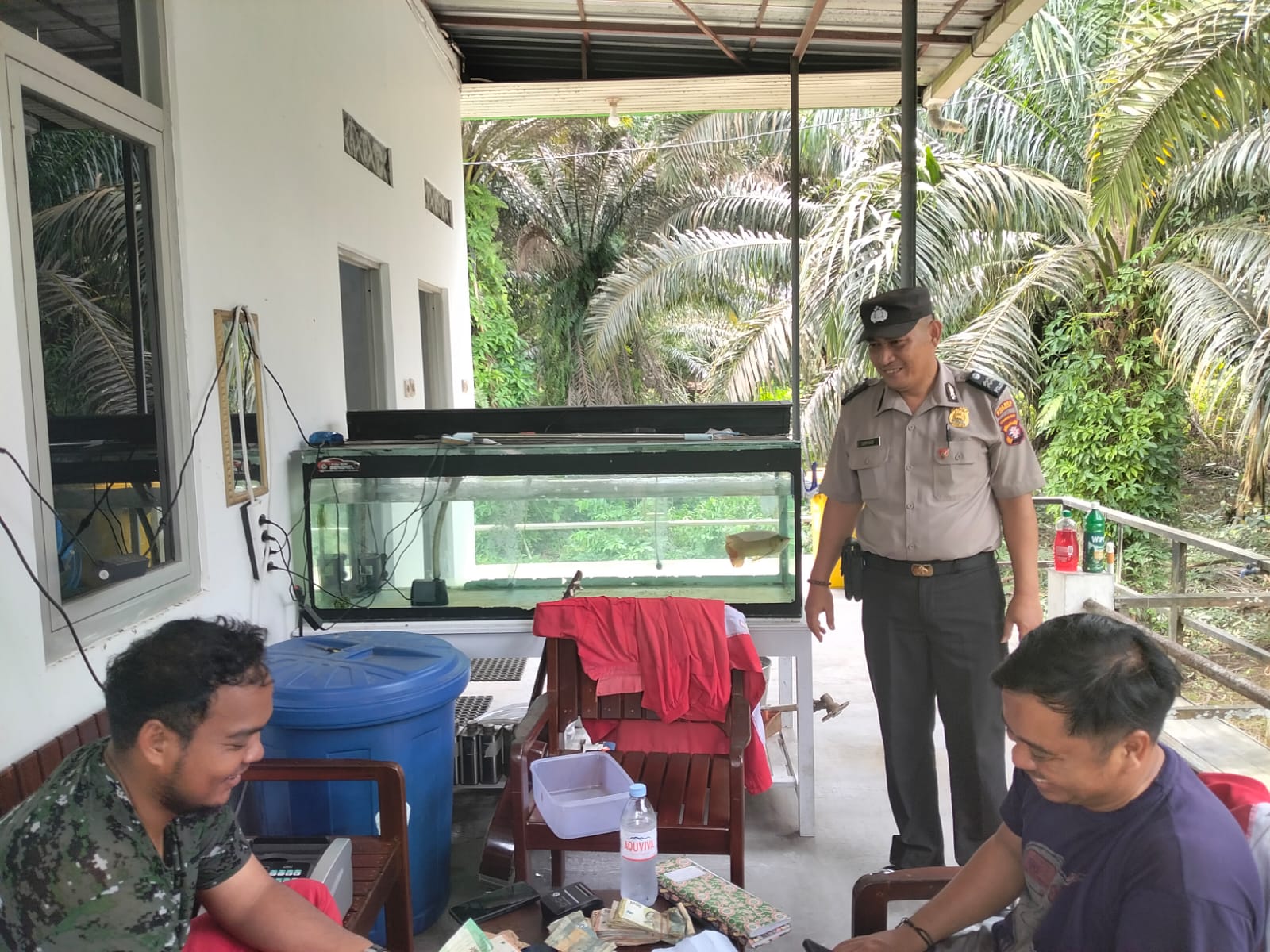 Piket Polsek Bulik melaksanakan sambang dan Silaturahmi kemasyarakat