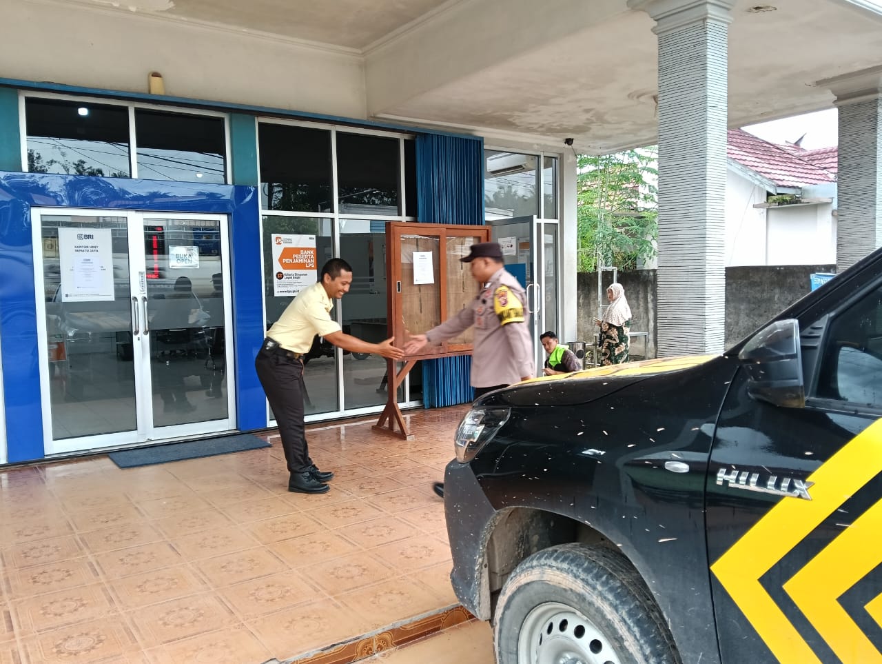 Kapolsek Sematu Jaya IPDA Eko Haryanto, S.H. mengatakan patroli merupakan kegiatan rutin baik siang maupun malam hari tersebut guna mencegah terjadinya tindak pidana untuk mewujudkan situasi kamtibmas yang aman dan kondusif.