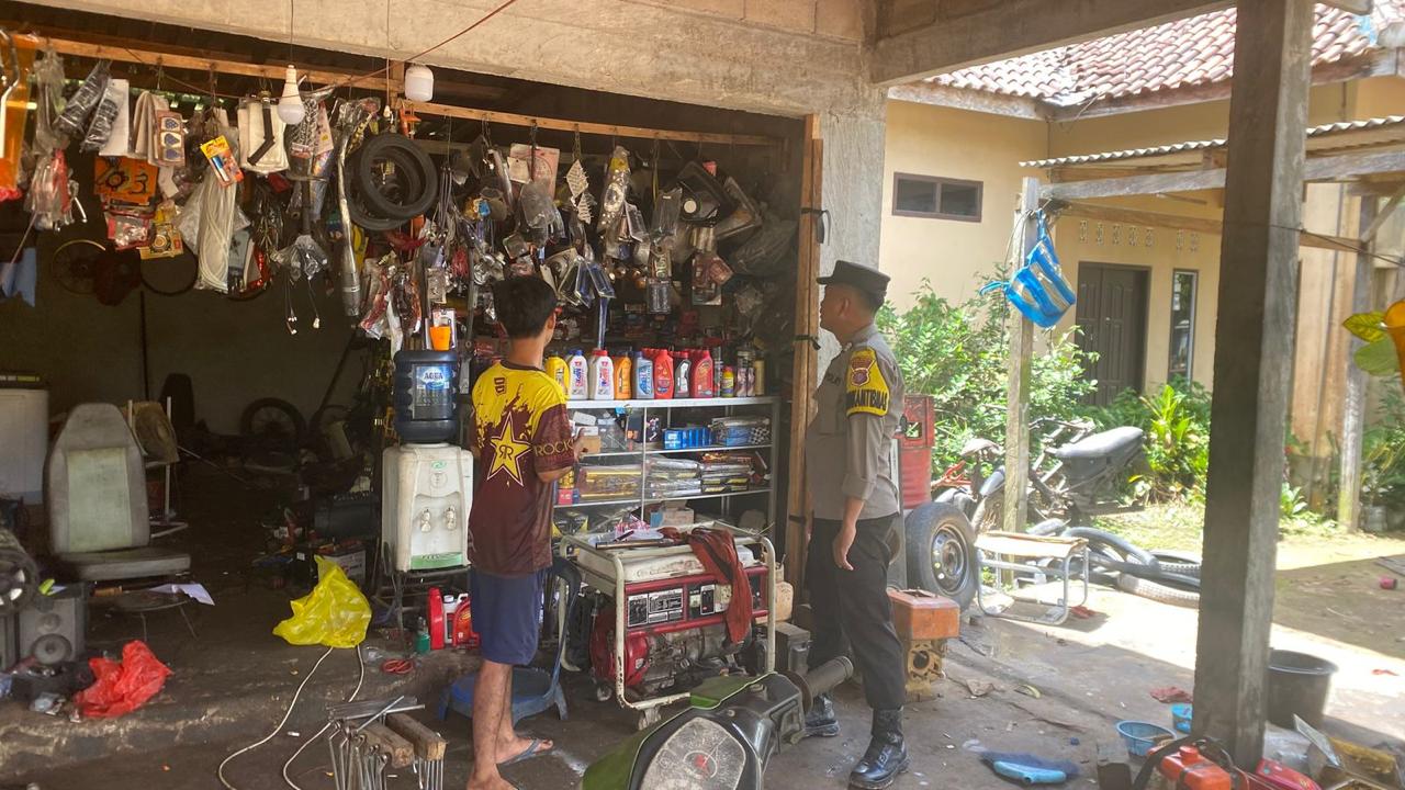 Kapolsek Sematu Jaya Ipda Eko Haryanto, S.H. mengatakan patroli merupakan kegiatan rutin baik siang maupun malam hari tersebut guna mencegah terjadinya tindak pidana untuk mewujudkan situasi kamtibmas yang aman dan kondusif.
