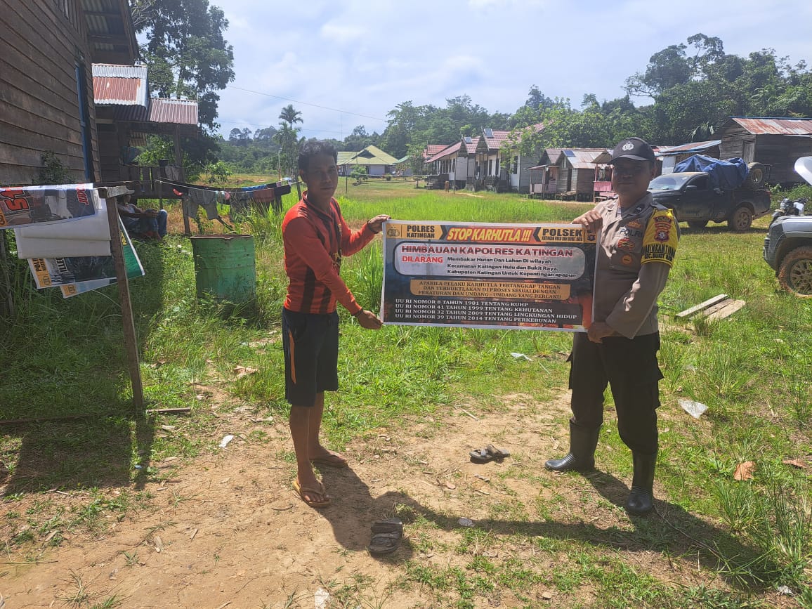 Upaya Pencegahan Kebakaran Hutan dan Lahan di Kecamatan Katingan Hulu dan Bukit Raya, Bhabinkamtibmas sosialisasi kepada masyarakat.