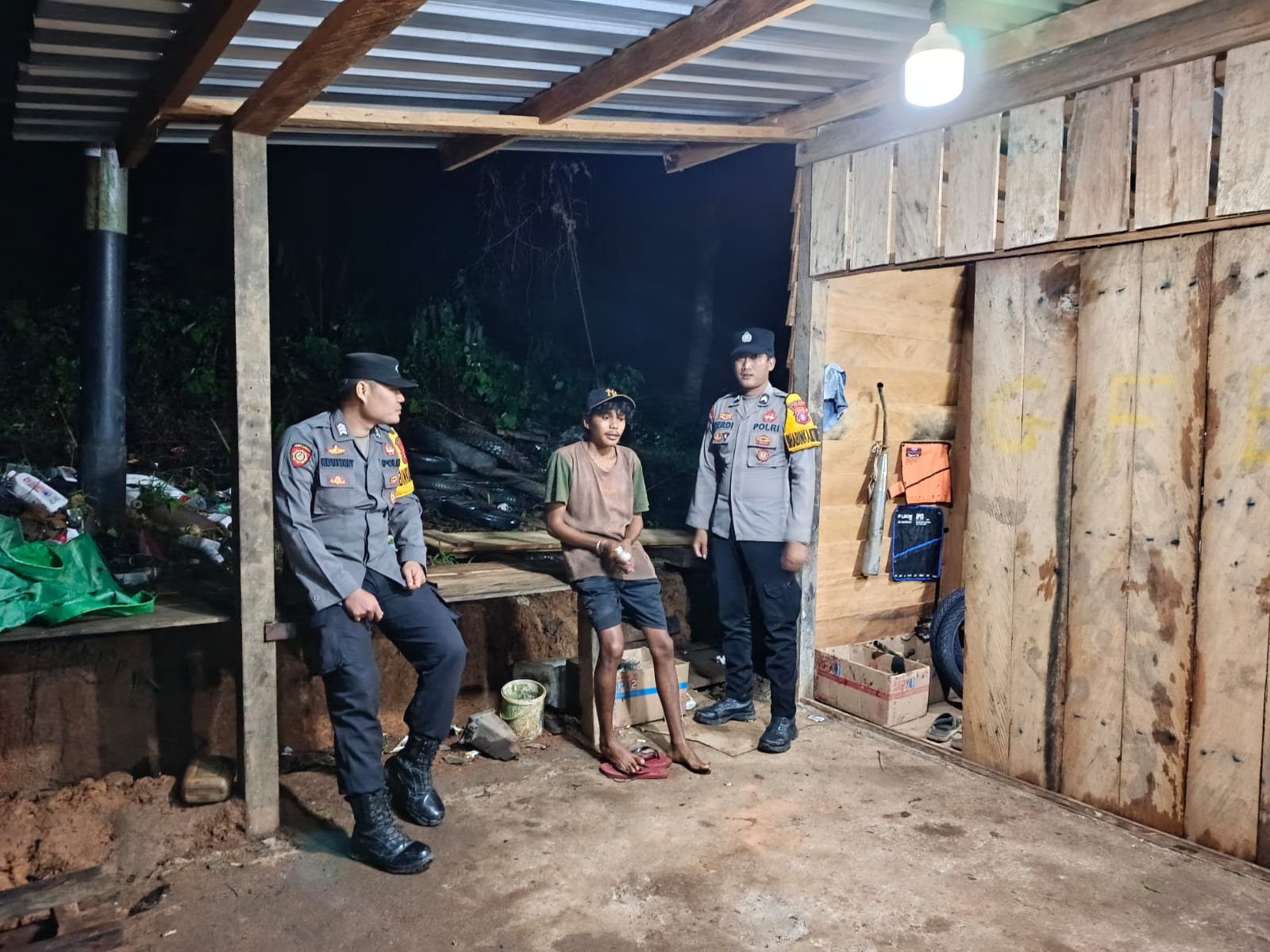 Ciptakan Situasi Aman, Piket Polsek Jalin Silaturahmi dengan Masyarakat